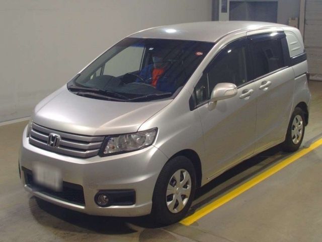 249 Honda Freed spike GB3 2014 г. (TAA Yokohama)